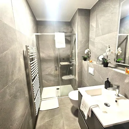 Apartment Bright Retreat With Outdoor Terrace&garage *