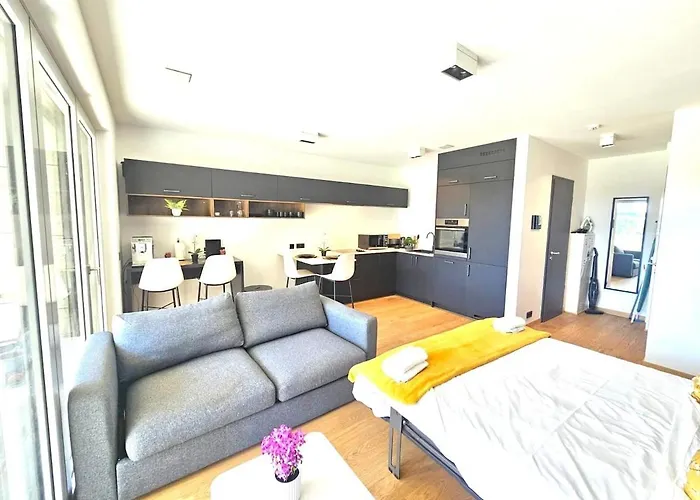 Apartment Bright Retreat With Outdoor Terrace&garage